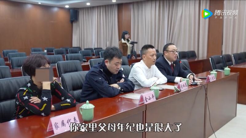 A screenshot of a video shows members of the “Qingtian Overseas Chinese Service Station Madrid” trying to persuade a criminal suspect to return to China. Credit: Safeguard Defenders