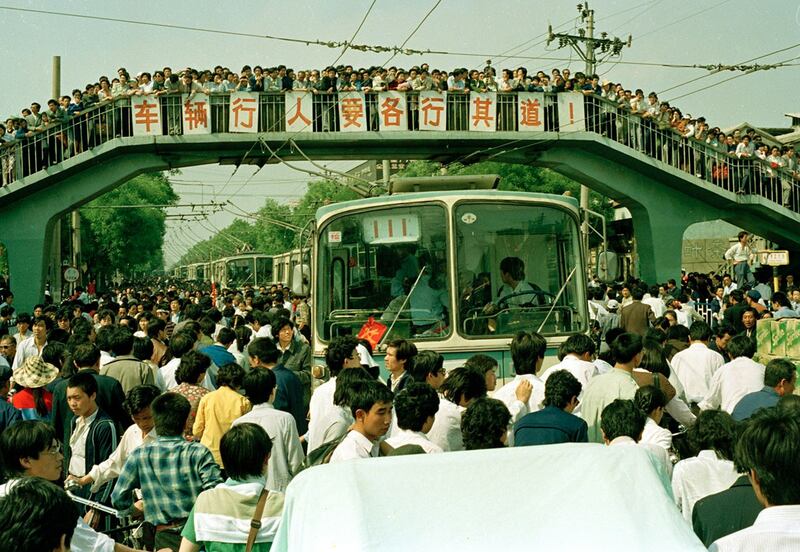 1989年5月17日，北京街头挤满了民主示威者。（美联社）