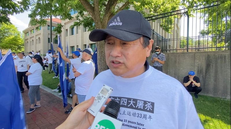 中国民主党全国委员会主席王军涛现场接受本台记者采访。（记者凯迪摄）