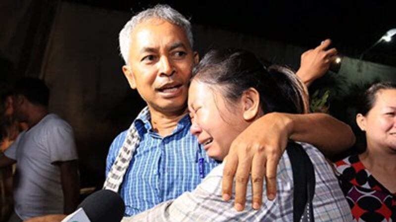 Yi Sokan embraces his daughter in Phnom Penh after his release from prison, June 29, 2017. Credit: RFA