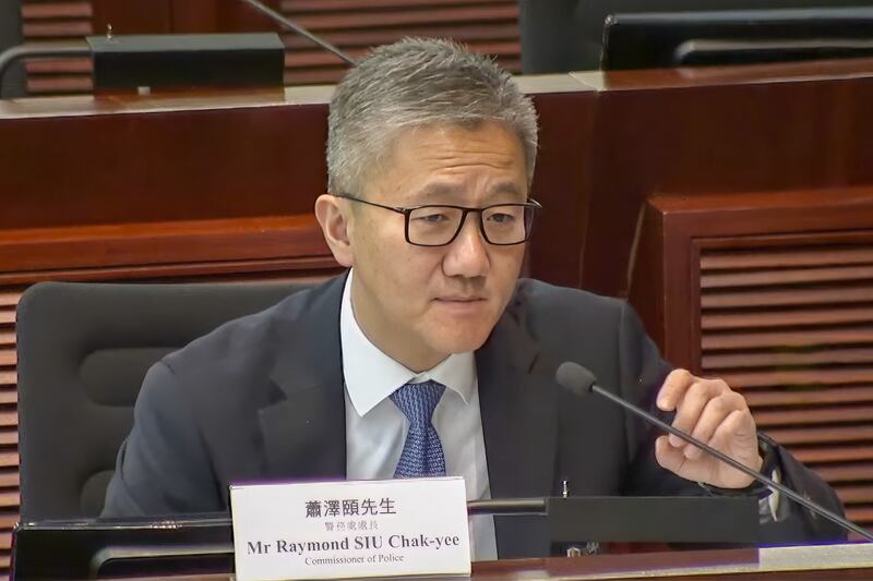 警務處長蕭澤頤表示，詐騙集團多不在香港運作，導致追查困難破案率偏低。（立法會直播截圖）