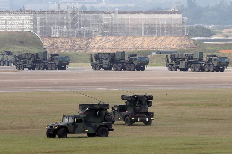 爱国者，地对空导弹 (SAM) 系统发射器在台中清泉岗空军基地参加模拟中国人民解放军 (PLA) 入侵岛屿的汉光军演。（路透社）