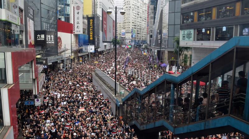 2019年6月16日，香港街头的“200万+1人”大游行。（维基百科）