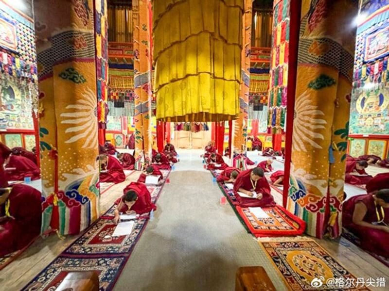 Tibetan Buddhist monks study at Atsok Monastery in Dragkar county, Tsolho Tibetan Autonomous Prefecture, in western China's Qinghai province, in an undated photo. (Citizen photo)