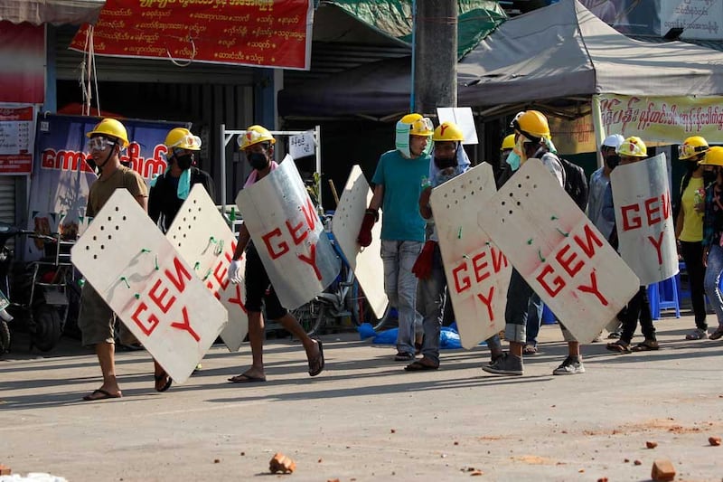 https://www.rfa.org/english/multimedia/myanmarprotestshieldsfromyangon-gallery-03052021112228.html/myanmarprotestshieldsfromyangon_005.jpg