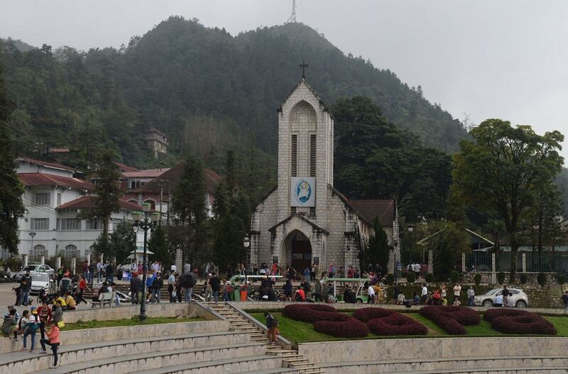 Thị Trấn Sapa cách thành phố Lào Cai 38 km.