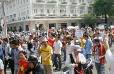 Hàng ngàn người đã xuống đường biểu tình chống Trung Quốc tại Saigon năm 2011. RFA file