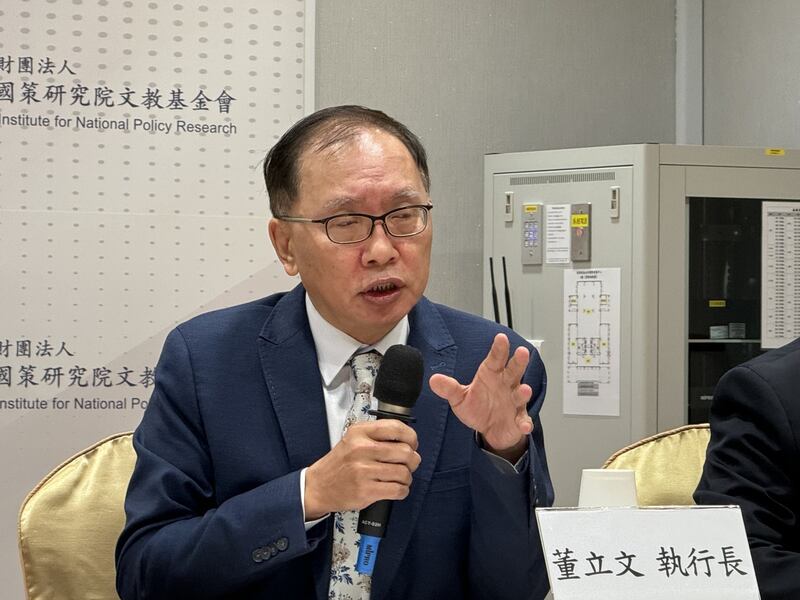 亚太和平研究基金会执行长董立文指出，李强政府工作报告充斥习近平崇拜。(记者 黄春梅摄)