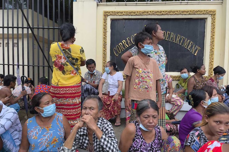 Friends and family members hope for the release of their loved ones outside Insein Prison in Yangon. (Citizen journalist)