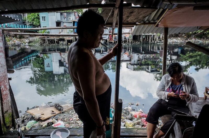 Hình minh họa. Hình chụp hôm 20/10/2018: những người ở trên một căn nhà nổi ở kênh Xuyên Tâm ở thành phố Hồ Chí Minh