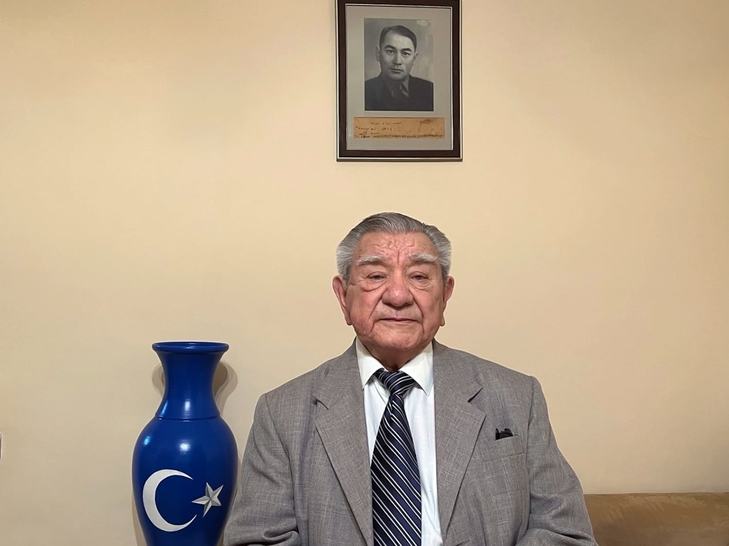 Respected Uyghur journalist, community leader in Kazakhstan dies