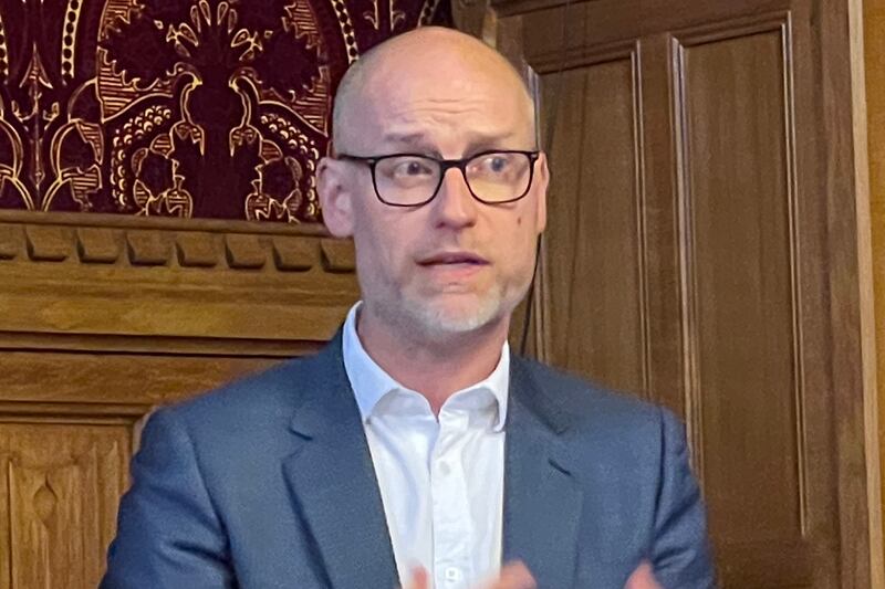 工黨下議員、影子入境事務大臣斯蒂芬·金諾克（Stephen Kinnock）表示，目前看不到英國政府有任何原因停止BNO計劃，並承諾若工黨上台執政，必定會延續BNO計劃。 （呂熙 攝）