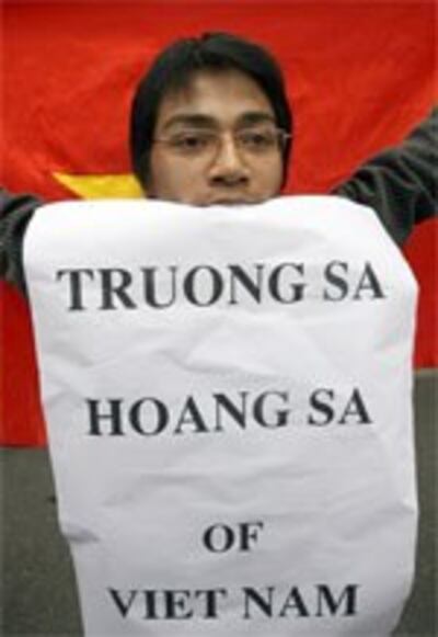 VnStudentProtestTruongSaHoangSa150.jpg