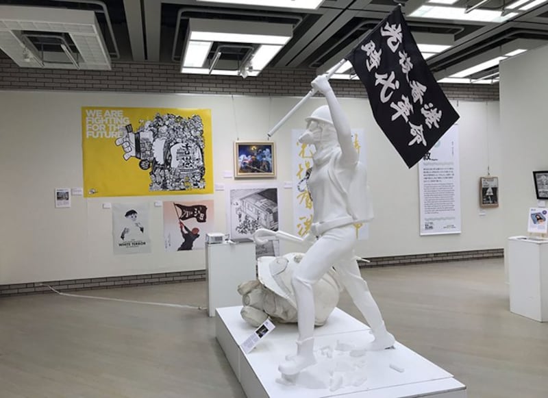 展览第五部分“弥漫”展示的“香港民主女神像”。（史先生提供，独家首发）