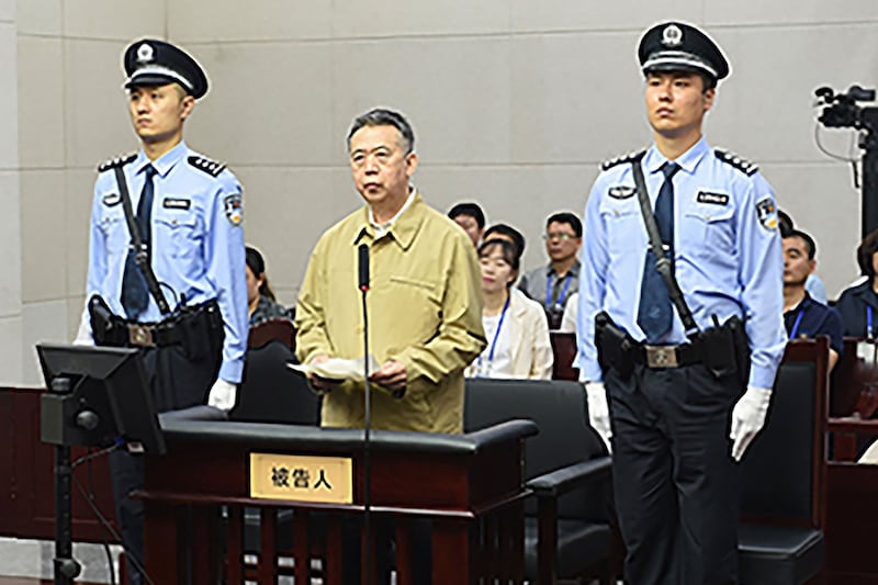 国际刑警组织主席、中国公安部前副部长孟宏伟受贿案，2019年6月20日在天津中级法院开庭审理。（法新社）