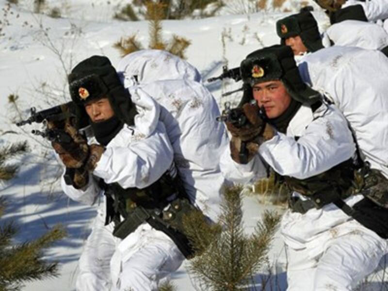 Chinese soldiers perform winter training in Heihe, northeast China's Heilongjiang province, Jan. 28, 2015.