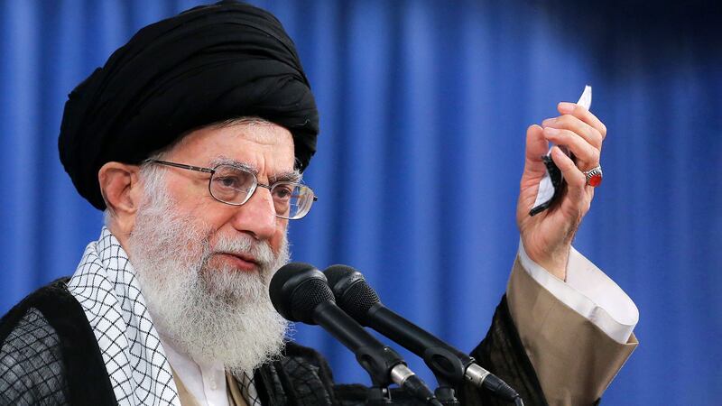 攻击行动结束后，伊朗最高领袖哈梅内伊（Ayatollah Ali Khamenei）当天发表讲话时说，这次空袭「只是一记耳光而已，」不算全面报复。（AP）