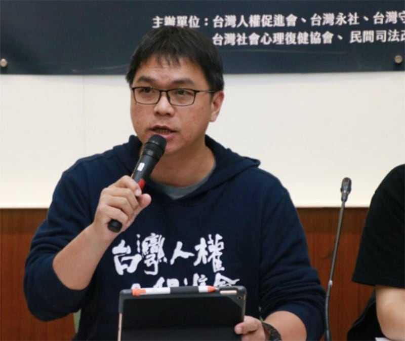 台湾人权促进会资深研究员施逸翔呼吁通过《难民法》。（古亭提供）