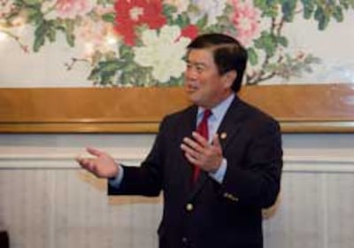 Dân biểu David Wu tại buổi tiếp báo giới hôm thứ Hai, ngày 26 tháng 4 năm 2010. RFA PHOTO.