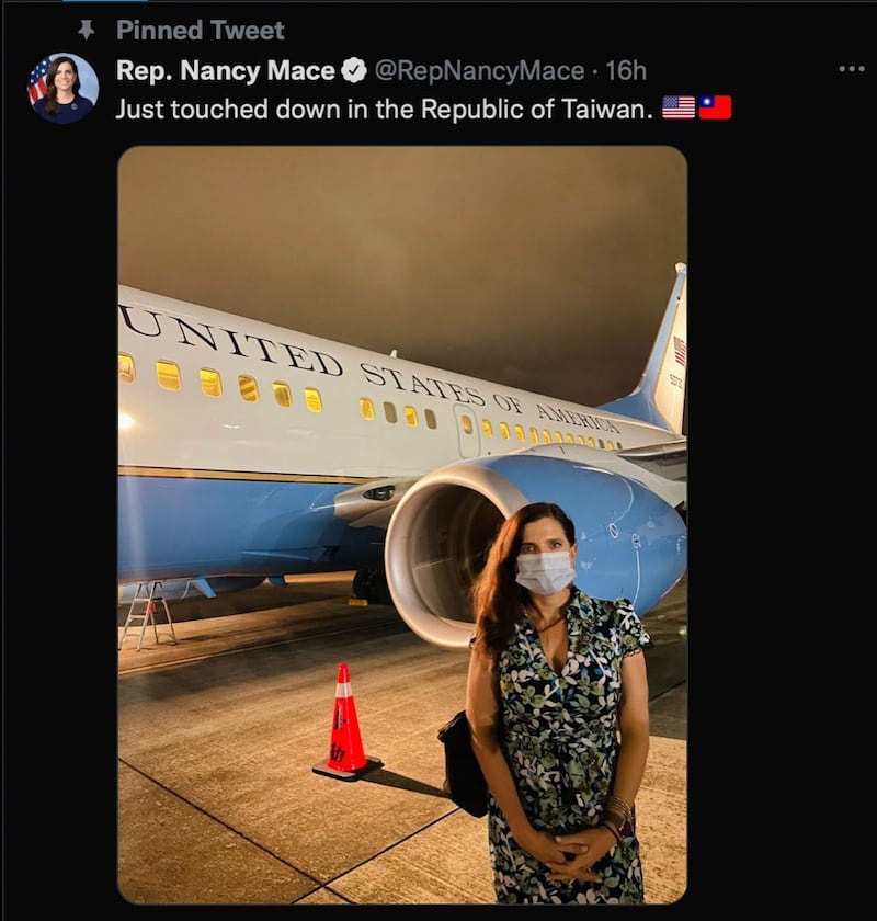 美国众议员梅丝在推文称“刚在台湾共和国落地”(截图自Nancy Mace twitter）