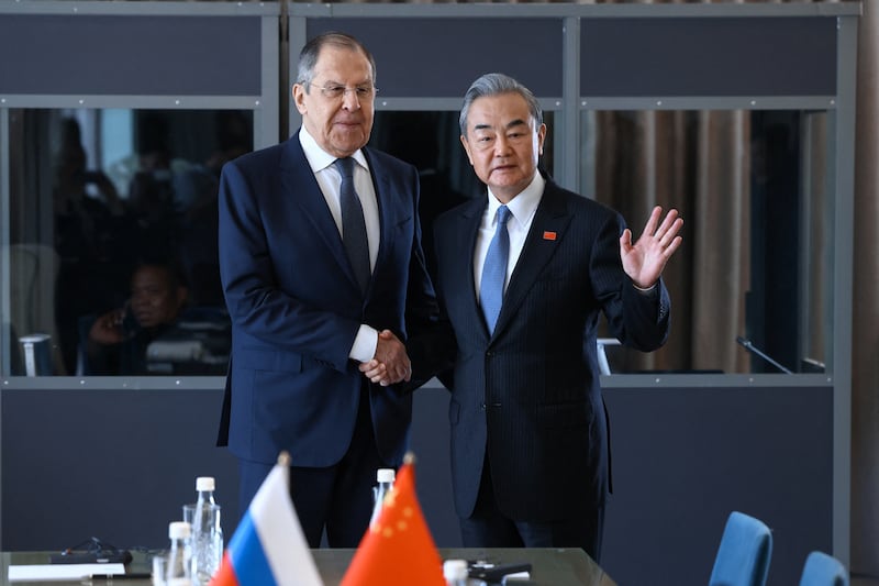 中國外長王毅周四（20日）趁G20會議期間，與俄羅斯外長拉夫羅夫（Sergey Lavrov）會面。