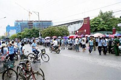 Lạm phát tăng cao, đồng lương không đủ sống là một trong những nguyên nhân gây ra tình trạng đình công liên tục của giới công nhân tại Việt Nam.