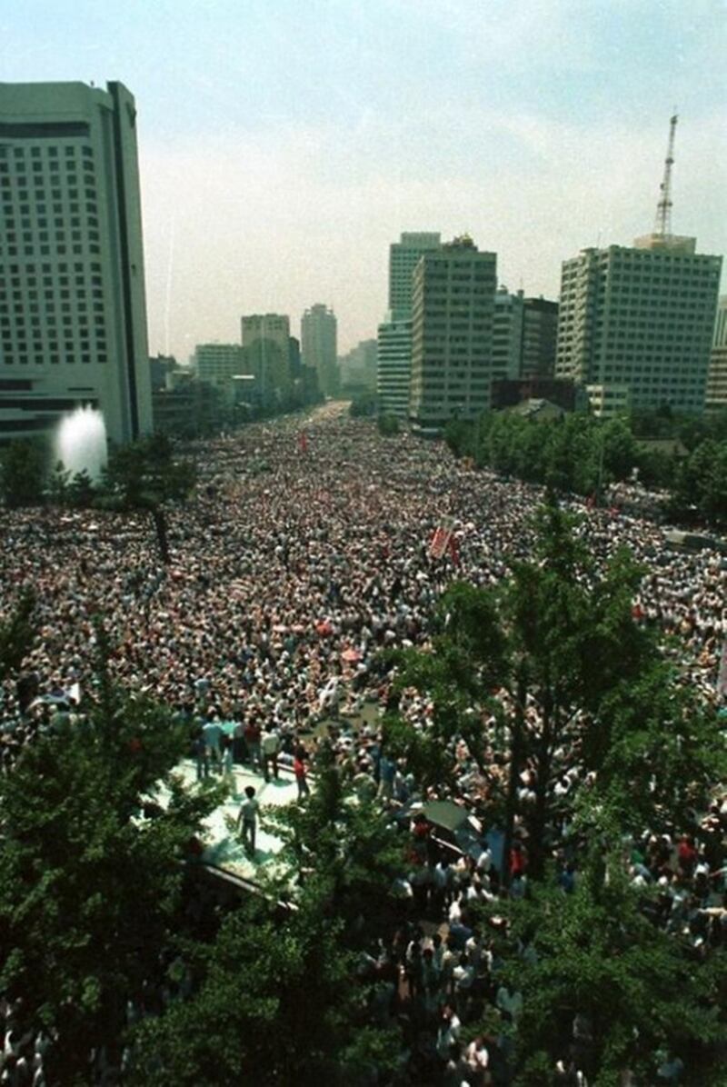 1987年6月，韩国爆发百万人上街的六月民主运动。（维基百科）