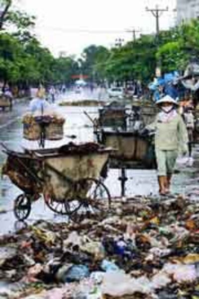 Nạn rác ở các thành phố. AFP