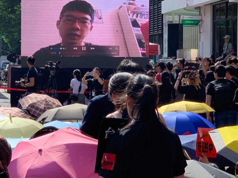 前香港立法会议员罗冠聪透过视频对台湾声援香港发表谈话。(记者 黄春梅摄)