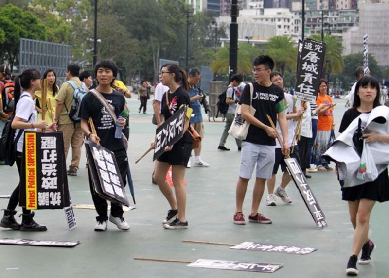 图片：香港民间第24年发起要求平反六十游行，参与者多了许多年轻人。（乔龙摄）