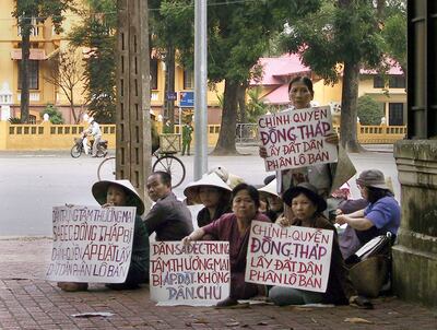 2001-12-05T000000Z_827698293_RP2DRIQTVTAC_RTRMADP_3_RIGHTS-VIETNAM-PROTEST.JPG