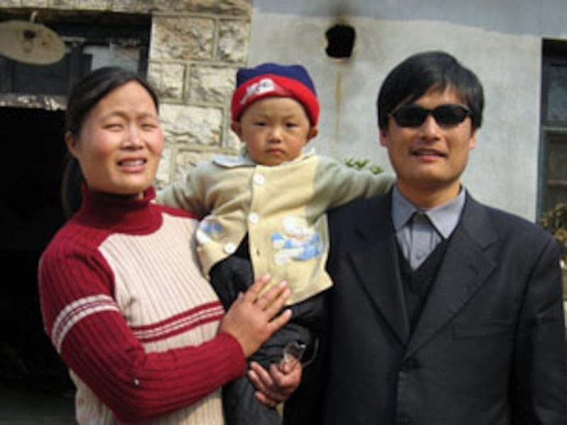 chen_guangcheng_family305.jpg