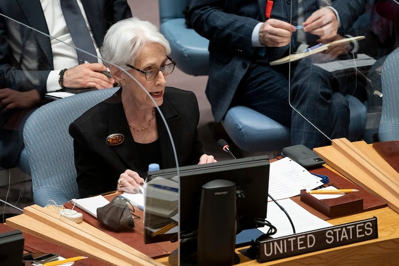 美国常务副国务卿舍曼(Wendy Sherman)2022年4月6日在美国众议院外交委员会的一场听证会上说，她希望这些新的制裁能让中国领导人习近平清楚地意识到，如果中方对俄罗斯提供物质援助，将可能承担怎样的后果。（美联社图片）