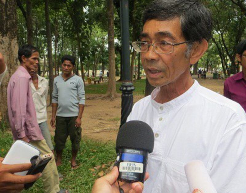 Prince Sisowatch Thomico speaks to reporters after starting his hunger strike near Wat Phnom in Phnom Penh, Sept. 20, 2013. Photo credit: RFA.