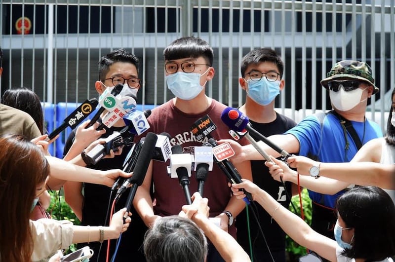 前香港本土政党“香港众志”副主席郑家朗（中）认为，初中课程修订反映港府不再重视公民权利。（郑家朗独家提供，拍摄日期不详）