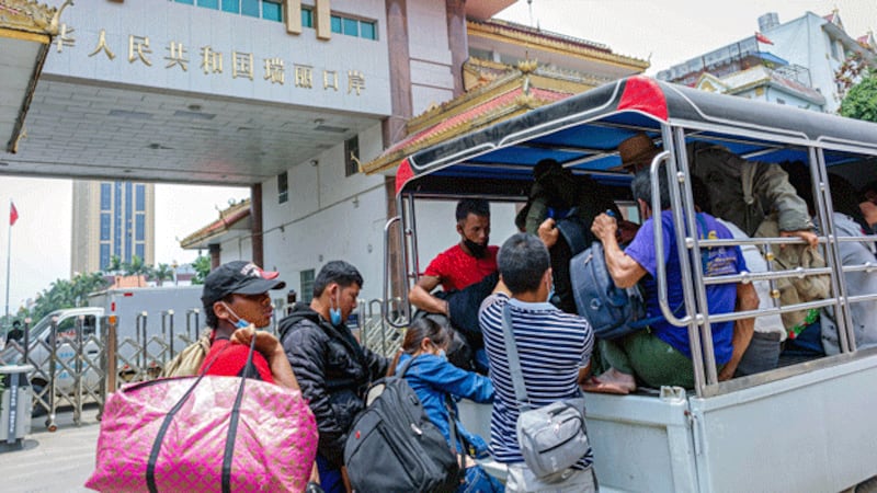 myanmar-migrant-workers-vehicle-may12-2021.gif