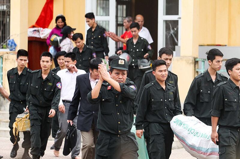 Người dân Đồng Tâm thả 38 con tin vào ngày 22/04/17 khi Chủ tịch thành phố Hà Nội đến địa phương đối thoại.