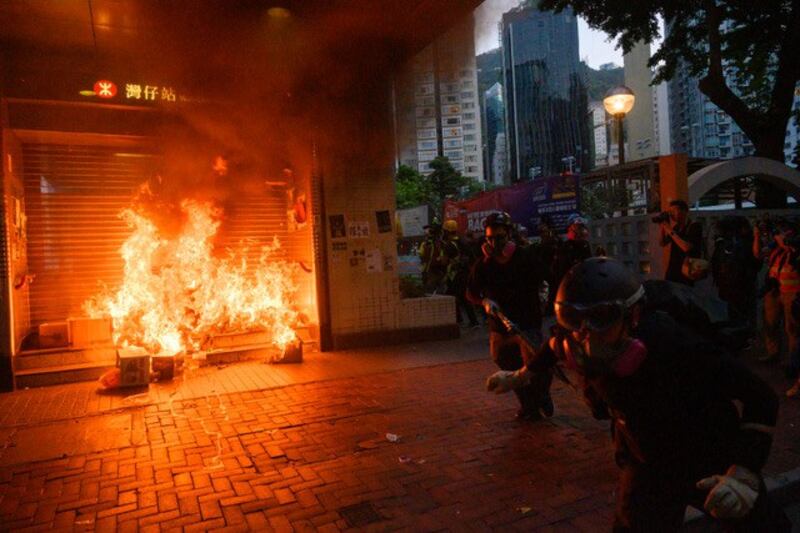 香港民间人权阵线号召香港民众十月一日自发上街，冲突恐怕升级。（法新社）