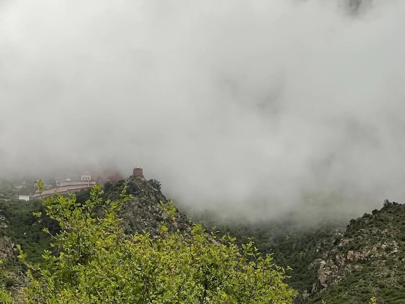 朝拜 丹萨梯寺 细雨