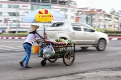 Tất bật chạy kiếm cơm ở Sài Gòn. RFA