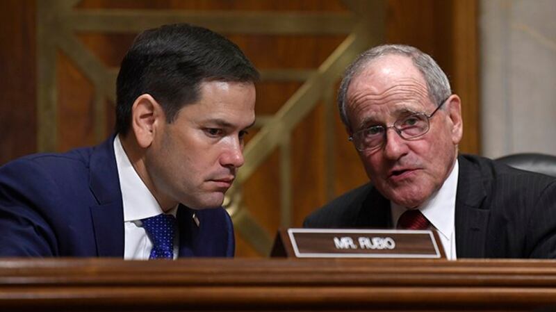 美国参议院外委会主席里施（Jim Risch)（右）联同参议员卢比奥（Marco Rubio）（左）等人5月22日发声明，指责北京当局再次破坏对香港人和国际社会的承诺。（美联社）