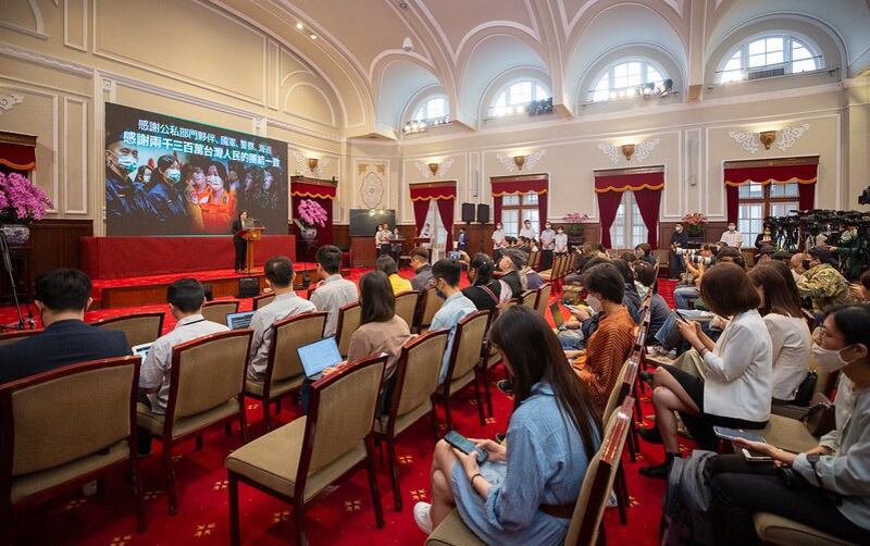 蔡英文总统5月20日主持"执政七年，重新定义台湾，让世界重新看见台湾"记者会。(台湾总统府提供)