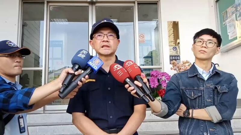 大安分局副分局长陈少旭称，将追查幕后是否有人教唆。(截图自网路)