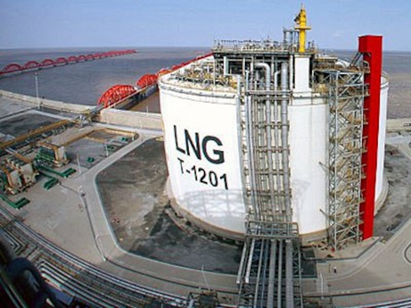 A container holds liquefied natural gas at Yangkou Port in Nantong, east China's Jiangsu province, Jan. 4, 2014. 