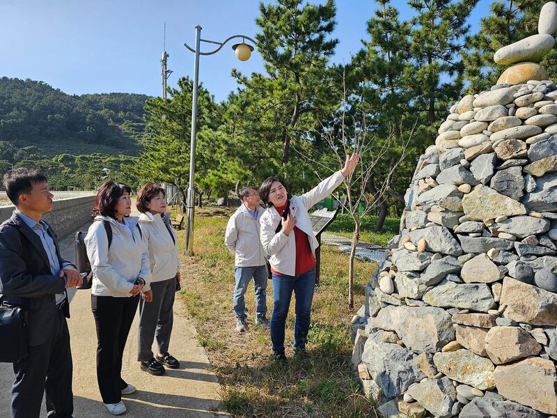 The Iyapo Peace Tower, created with stones from Iyapo Beach, was built in 2020 to comfort the victims and families of civilian massacres during the Korean War. Credit: RFA