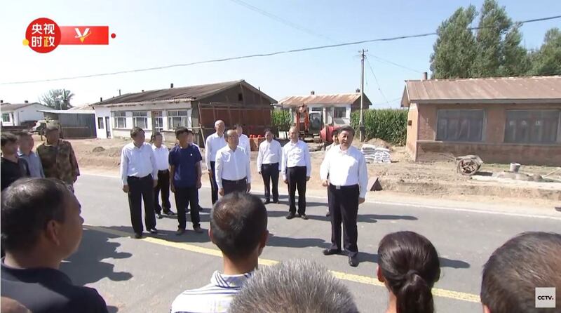 央视报道习近平7日到哈尔滨尚志市老街勘灾。（视频截图/CCTV）