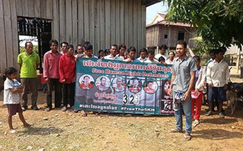 Residents of Trapeang Pring commune in Tboung Khmum province call for the release of ADHOC workers, NEC deputy secretary-general Ny Chakrya and Tep Vanny, Feb. 23, 2017.