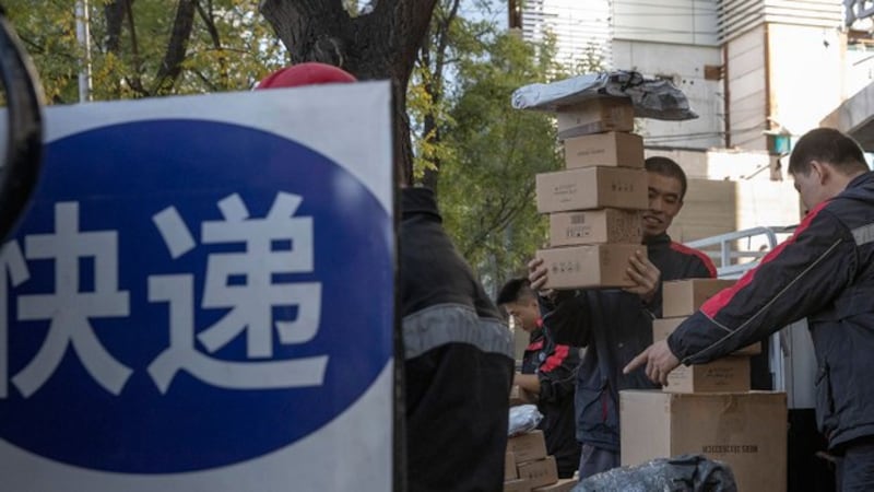 双十一迈入第十二个年头，但疯狂购物背后的包装浪费对中国是一场环境灾难。（美联社）