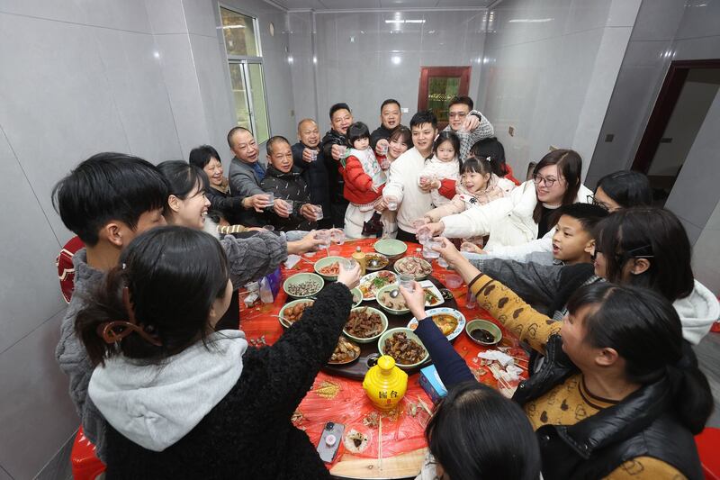 ENG_CHN_FEATUREFamilyTies_02192024.2.jpg