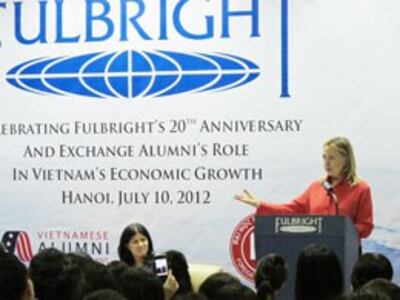 Ngoại trưởng Mỹ phát biểu nhân kỷ niệm 20 năm chương trình học bổng Fulbright tại Đại học Ngoại thương Hà Nội.Courtesy ftu.edu.vn